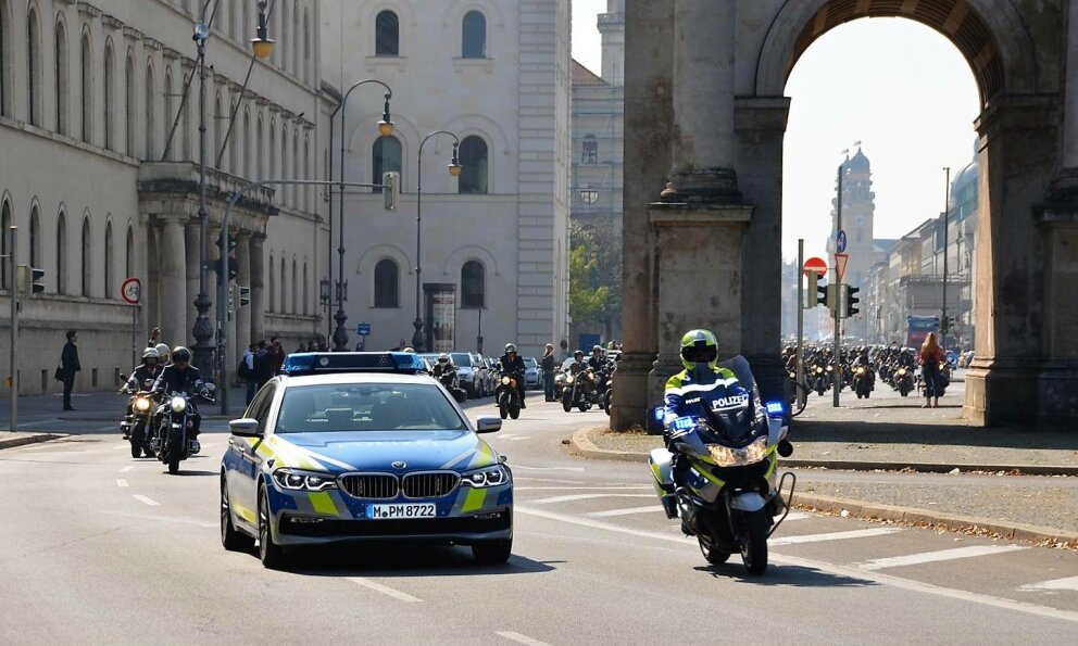 Die Bayerische Polizei - Verkehrspolizeiinspektion München  Verkehrsüberwachung